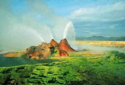 نبع Fly Geyser  عجيبة طبيعية إستثنائية